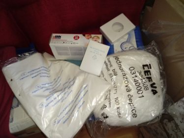 rukavice, rúšky, čepce, zástery, návleky na topánky